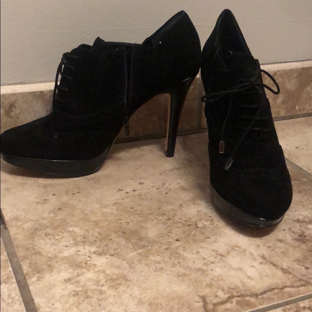 White House black market hills 7.5